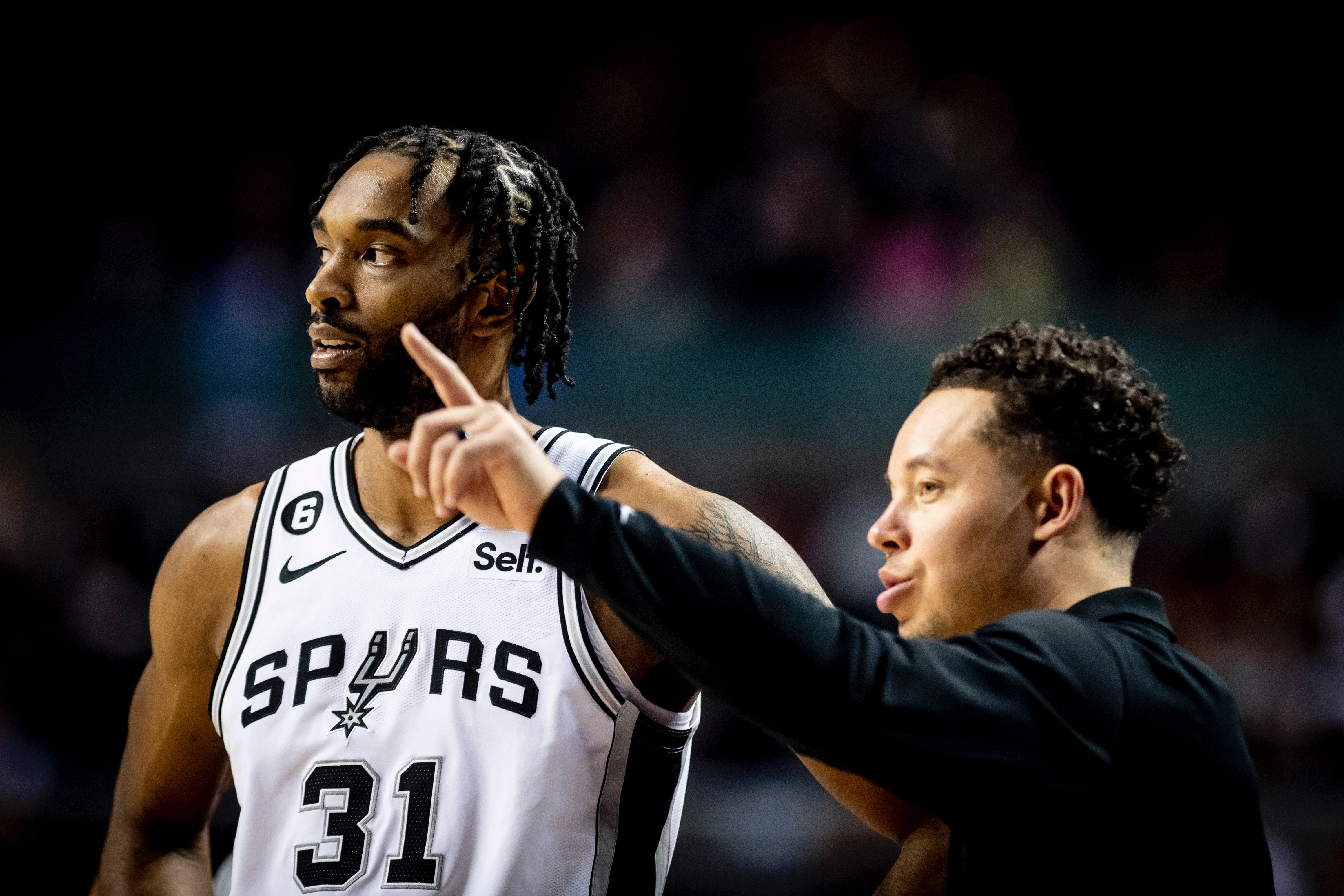 PG中国登录入口-步行者新秀表现出众,助球队成功拿下胜利